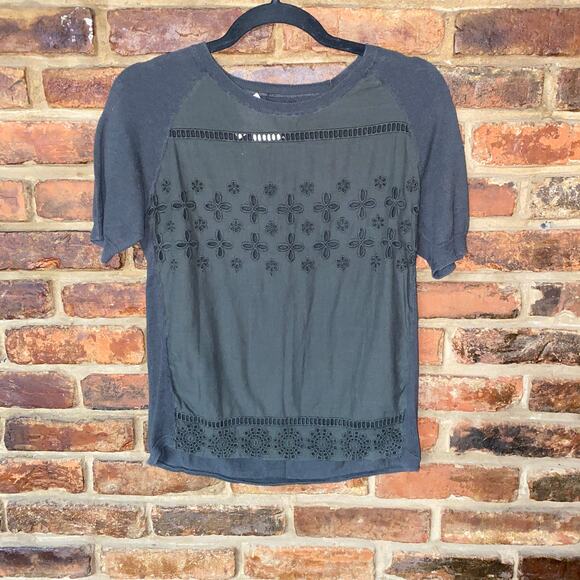 Kew 159 Gray Embroidered Short Sleeve Eyelet Lattice Top Women's Size Small - Picture 1 of 5